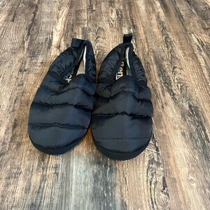 Bench puff shoes, kids size 4